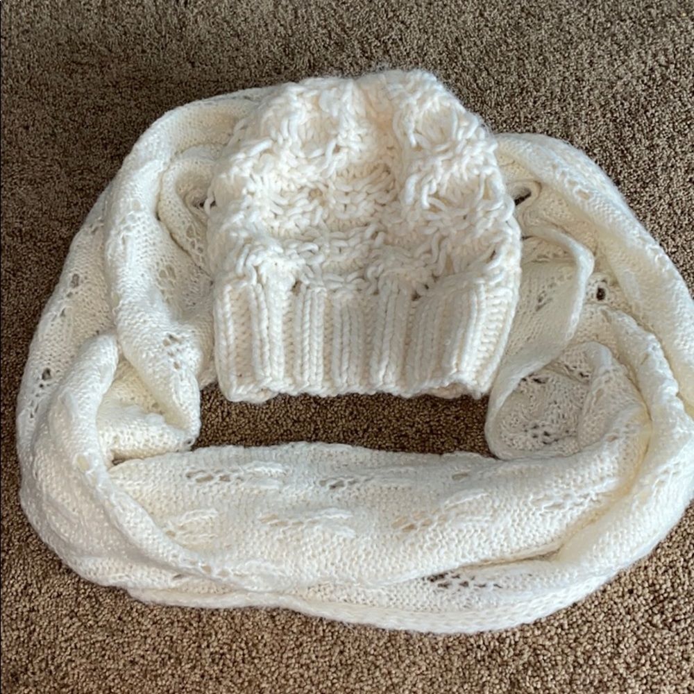 American Eagle Hat and Scarf Set